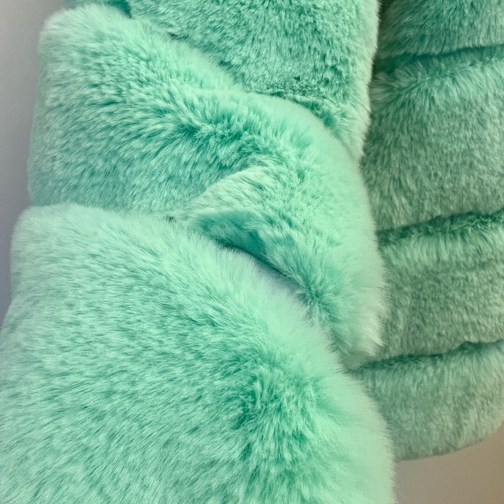 Kids faux fur vest cozy furry warm new - Picture 4 of 7